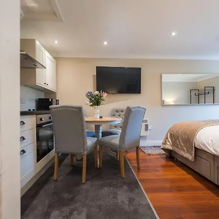 بيت للعطل Hilltop House By Birch Starbotton