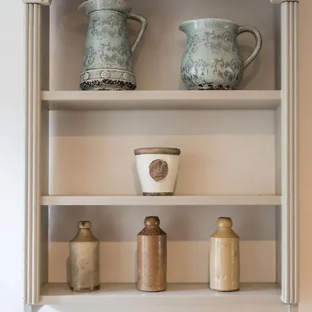 Hilltop House By Birch Starbotton