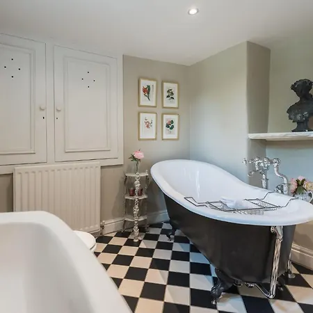 Hilltop House By Birch بيت للعطل