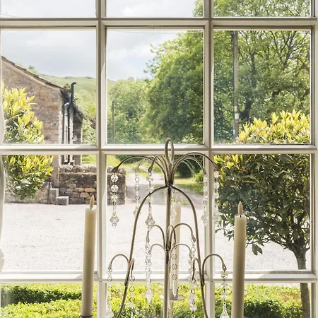 Hilltop House By Birch *