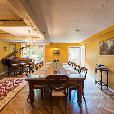 Hilltop House By Birch Starbotton