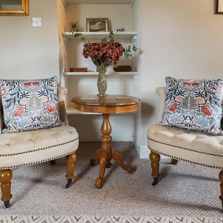 بيت للعطل Hilltop House By Birch Starbotton