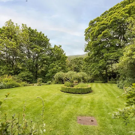 بيت للعطل Hilltop House By Birch