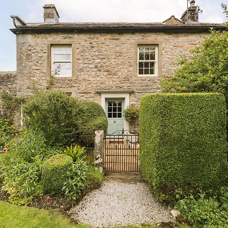 Hilltop House By Birch *