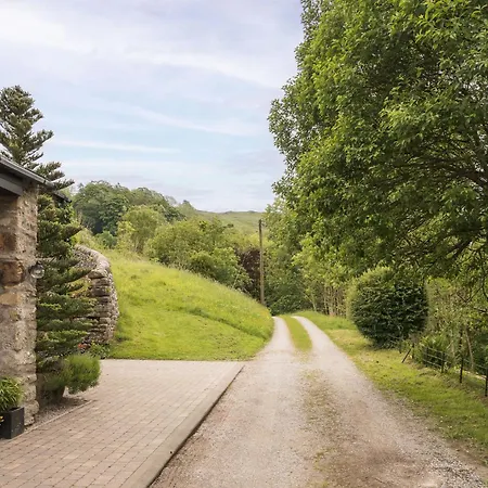 Hilltop House By Birch Starbotton
