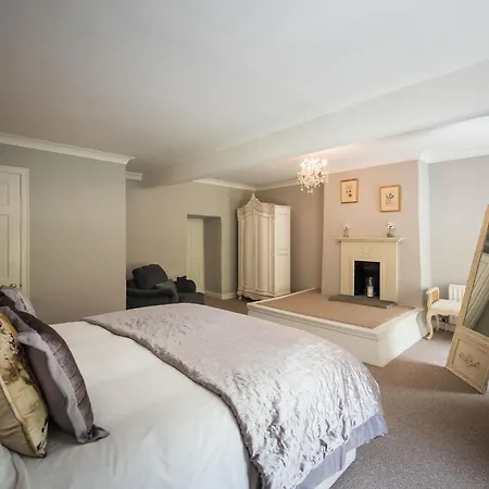 Сasa de vacaciones Hilltop House By Birch *