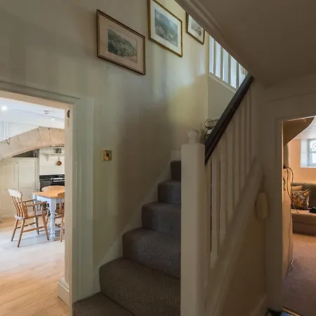 Hilltop House By Birch *