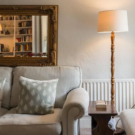 Hilltop House By Birch Starbotton